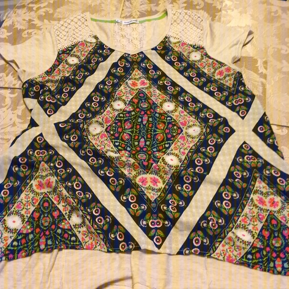Maurice's floral patterned top size 2❤️ Gorgeous!
