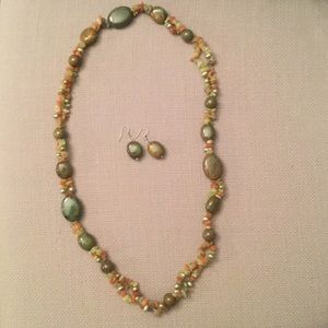 Unique stone necklace w/pearl accents