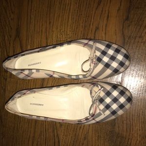 Burberry flats!