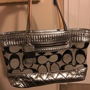 Coach : Poppy Silver Original Print Shoulder Bag