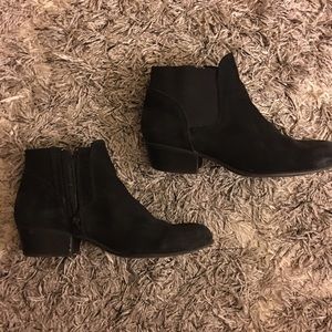 Steve Madden black booties