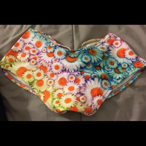 Daisy spandex shorts size is S/M