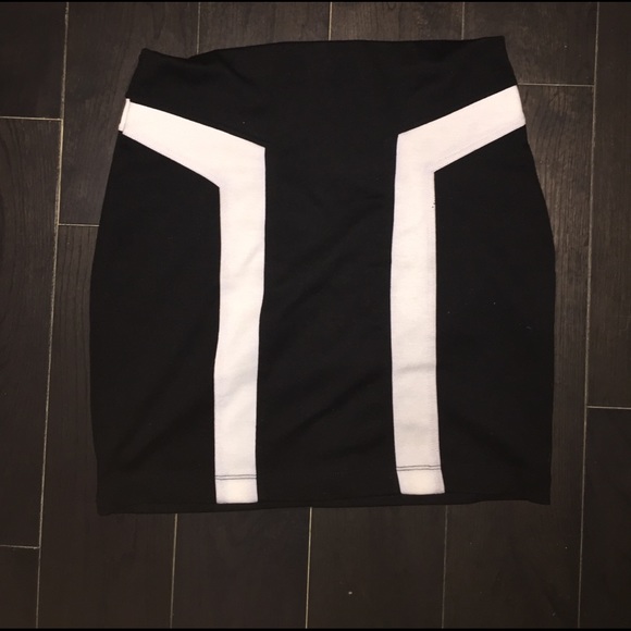 Forever 21 black white skirt. Size medium - Picture 1 of 4