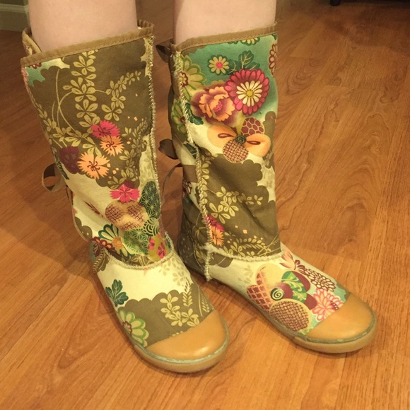 Floral patterned lace up boots