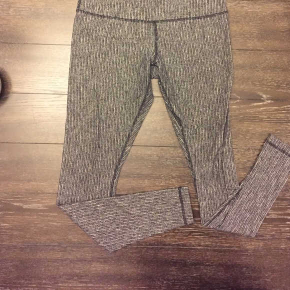 Lululemon white and black tights