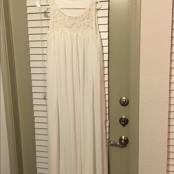 Beautiful maxi dress 🌺