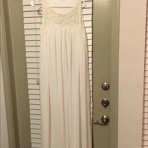 Beautiful maxi dress 🌺