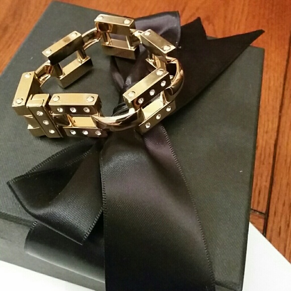 NWOT. Bracelet gold tone with crystals
