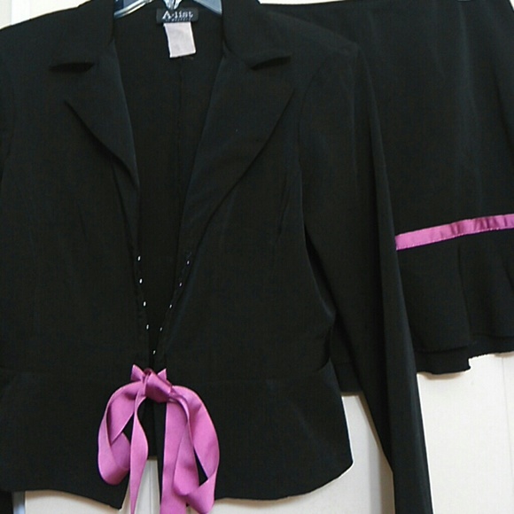 Suit - Picture 3 of 4
