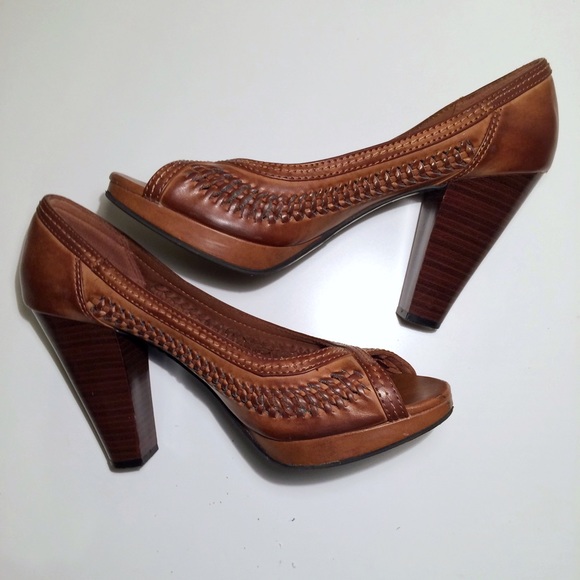 American Eagle 4" Peep Toe Summery Pumps