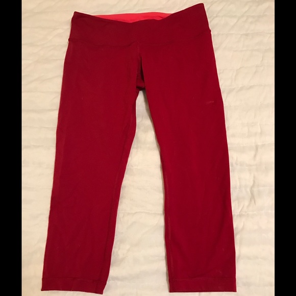 LuLuLemon Wunder Under Sz8 Crops