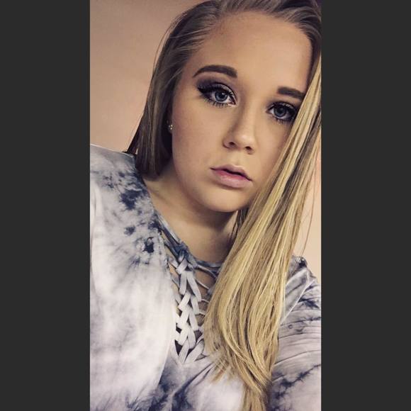 Meet your Posher, Hannah - Picture 1 of 1