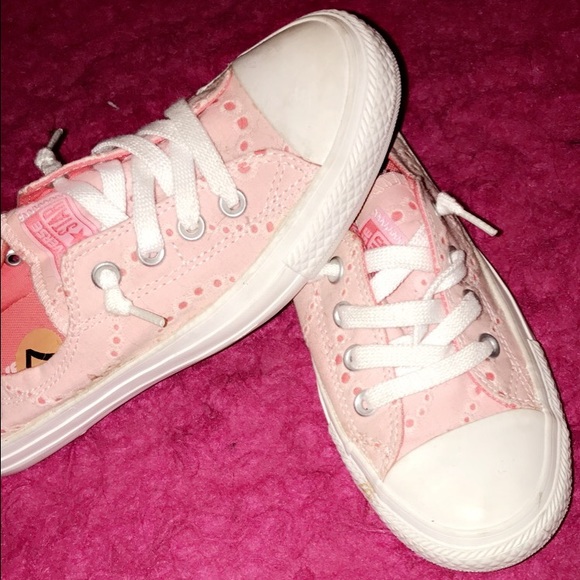 Women size 7 Pink Converse