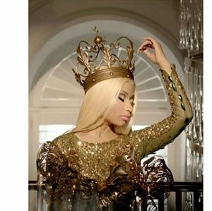 Meet your Posher, Ebony