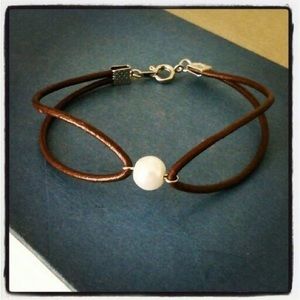 White ocean pearl bracelets