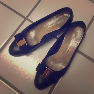 Authentic Ferragamo Vara Size 5.5