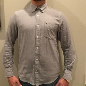 Tommy Hill figure casual button-down