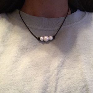Leather white pearl necklaces