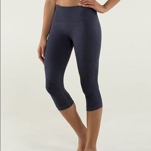 LuLuLemon high rise crops. Sz 6. Olive green.