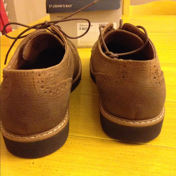 Men's St. John's Bay brown leather shoes-Size 10.5 - Picture 3 of 4