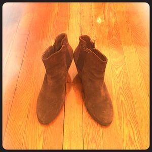 Vince Camuto Brown Suede Booties Sz 8.5