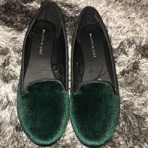 Cute Green flats with thin black trim