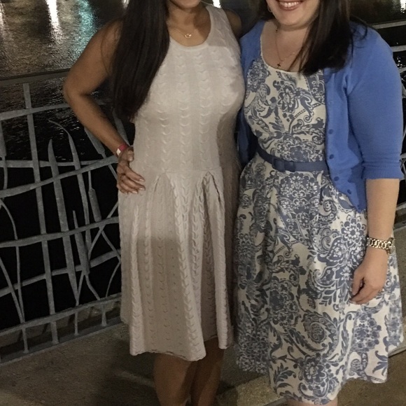 BCBG, size small tan dress, perfect condition - Picture 3 of 4