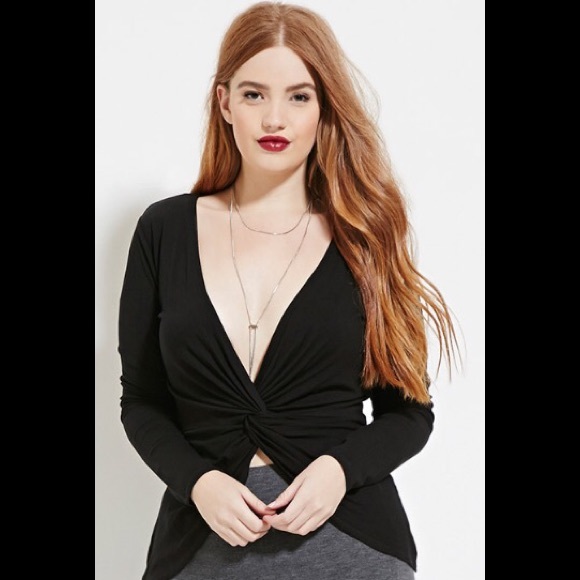 Brand new Twist Front Top