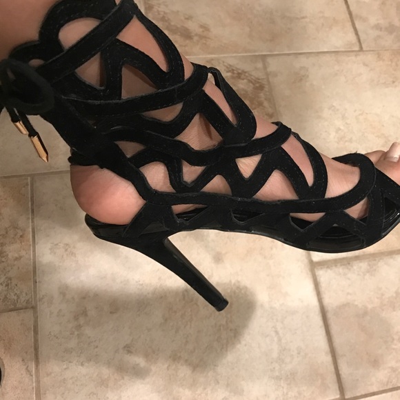 Heels - Picture 3 of 3
