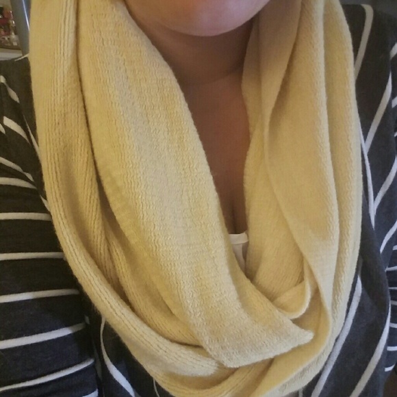 Soft & Large Tan Knit Infinity Scarf - Barely Worn - Picture 4 of 4