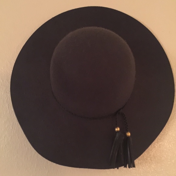 Floppy hat