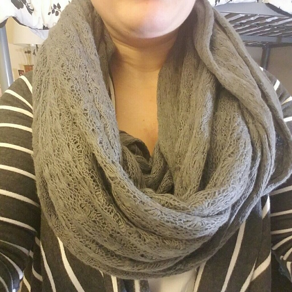 Soft & Large Grey Knit Infinity Scarf -Barely Worn - Picture 4 of 4