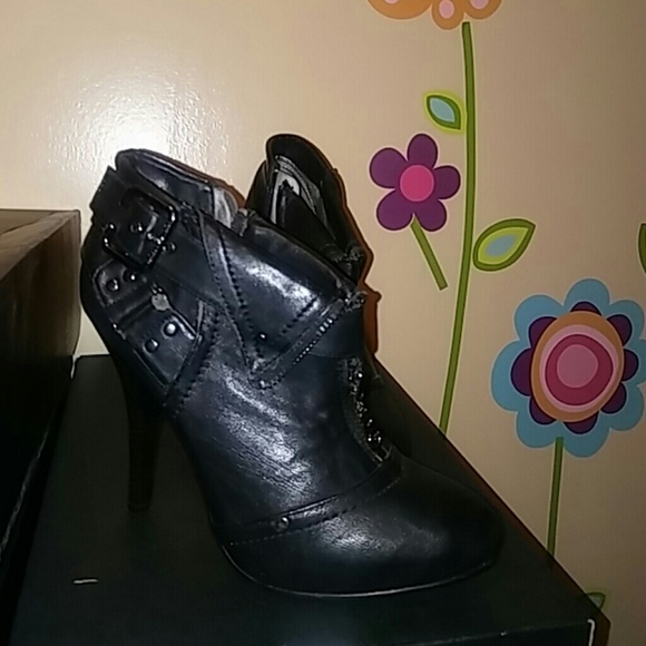 ✨Sale✨last chance✨Guess Heels ✨