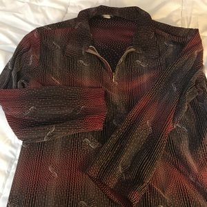 Shirt with 3/4 sleeves, vented sides.