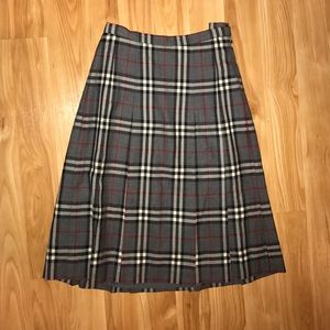 Vintage Burberry 👗 altered to fit 27inch waist