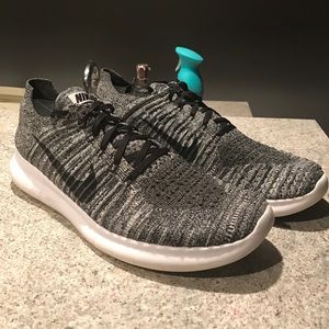 Nike flyknit free run size 12