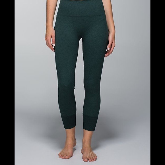 LuLuLemon ebb to street 7/8 pants. Sz 8
