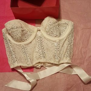 STUNNING VICTORIAS SECRET BUSTIER in 32C!!