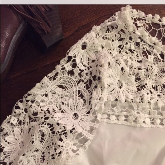 💕 HOST PICK 💕 White Baby Doll Top Crochet Trim - Picture 3 of 3