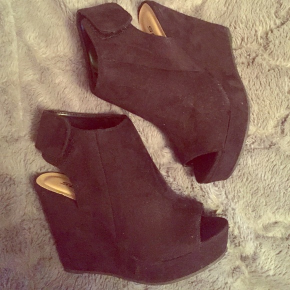 Suede black wedges