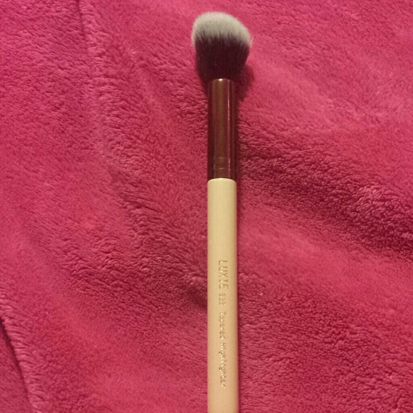 Other - **FLASH SALE**Luxie highlighter brush