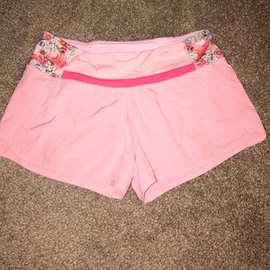 Size 6 Lululemon runtimes!