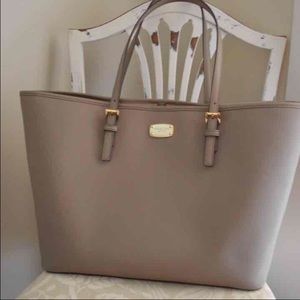 Michael kors large jet set tote