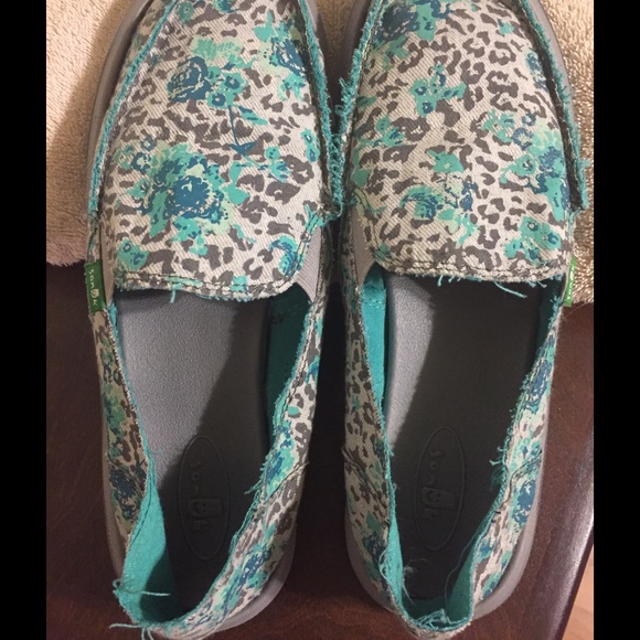 Sanuks lady size 9. Slightly used. - Picture 2 of 2
