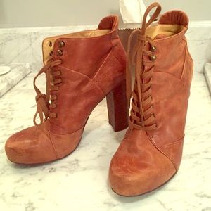 Brown Lace up booties. Real leather-Nine West.