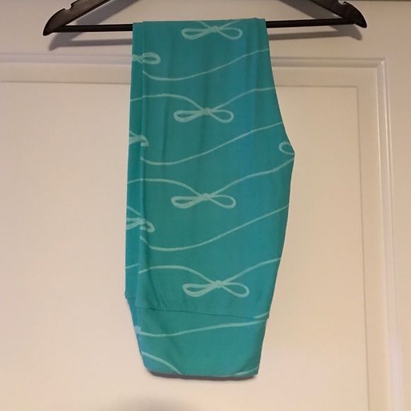 Lularoe Tiffany Leggings, Aqua with White Bows