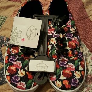 Alice in Wonderland women's shoes