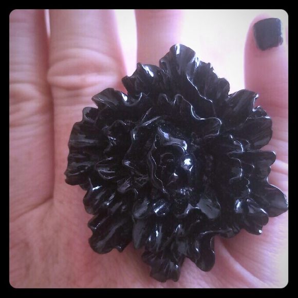 Black flower ring