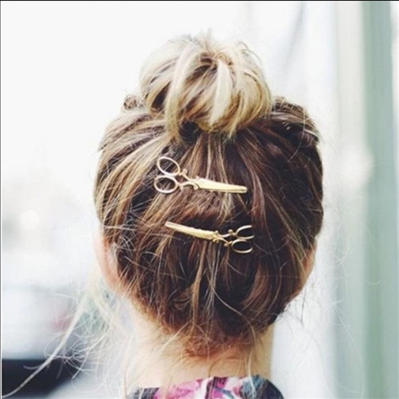 Set of 2 hairpins. Gold tone hairdresser sheers.