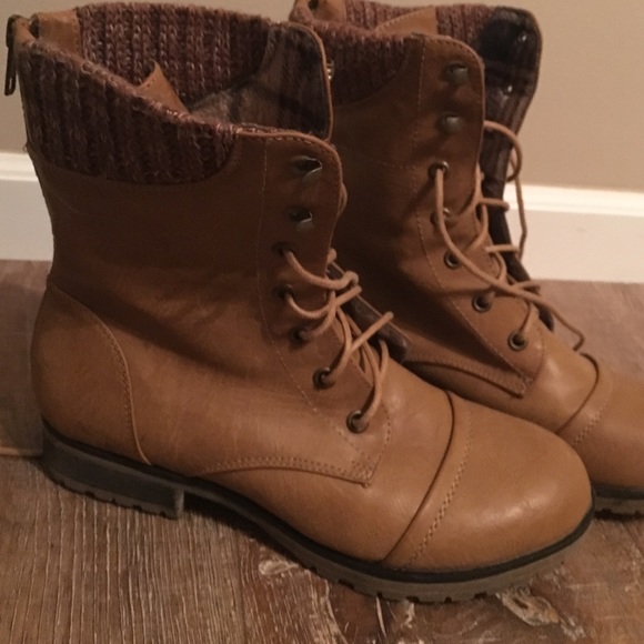 🖤 AMAZING LACE boutique. lace up combat boots